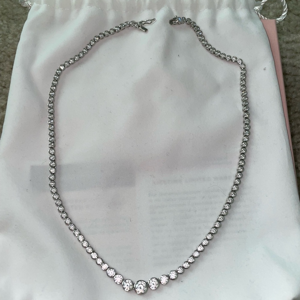 Silver Necklace with Graduated Links and Center Beads